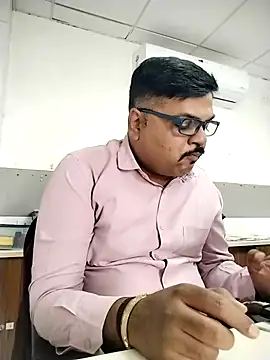 Snapshot of Desi_Londa_143 chatting on 1, 12, 2025 Desi Londa 143 online show from 1, 12, 2025