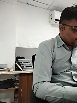 Snapshot of Desi_Londa_143 chatting on 2, 7, 2026 Desi Londa 143 online show from 2, 7, 2026