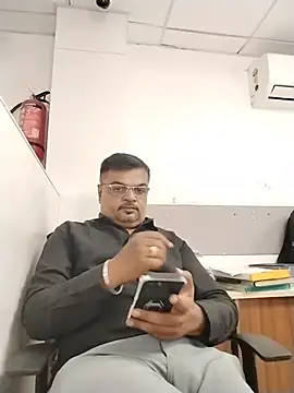 Snapshot of Desi_Londa_143 chatting on 8, 7, 2026 Desi Londa 143 online show from 8, 7, 2026