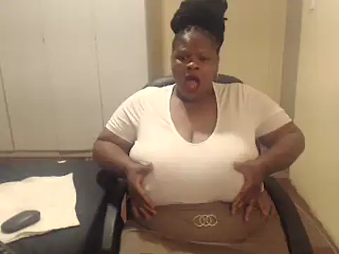 Snapshot of sweetnoziexx chatting on 2, 2, 2025 sweetnoziexx online show from 2, 2, 2025