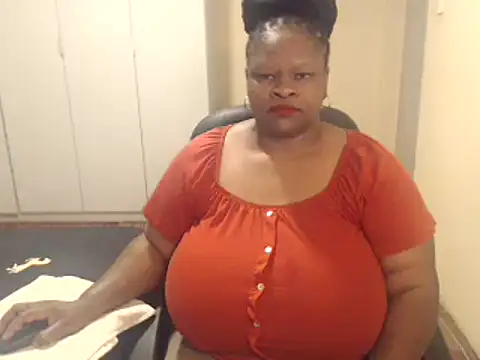 Snapshot of sweetnoziexx chatting on 4, 2, 2025 sweetnoziexx online show from 4, 2, 2025
