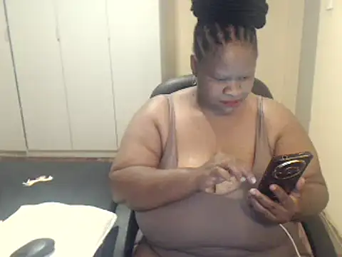 Snapshot of sweetnoziexx chatting on 5, 2, 2025 sweetnoziexx online show from 5, 2, 2025