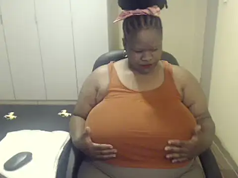 Snapshot of sweetnoziexx chatting on 13, 2, 2025 sweetnoziexx online show from 13, 2, 2025