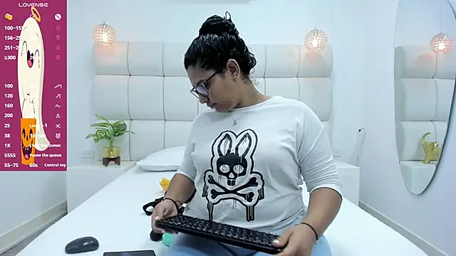 DanielleEvans  online show from 29, 10, 2025