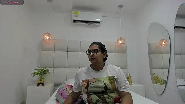 DanielleEvans  online show from 31, 10, 2025