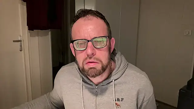 Snapshot of FABIOGLASSES chatting on 22, 12, 2024 FABIOGLASSES online show from 22, 12, 2024