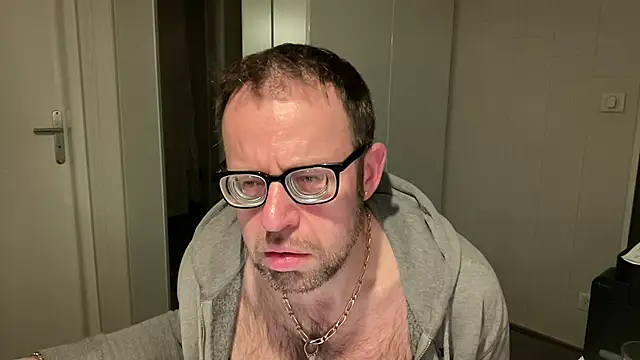 Snapshot of FABIOGLASSES chatting on 18, 1, 2025 FABIOGLASSES online show from 18, 1, 2025