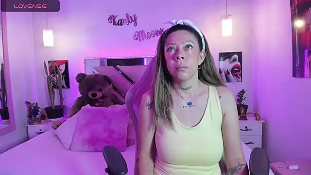 Karly moon online show from 2, 7, 2026