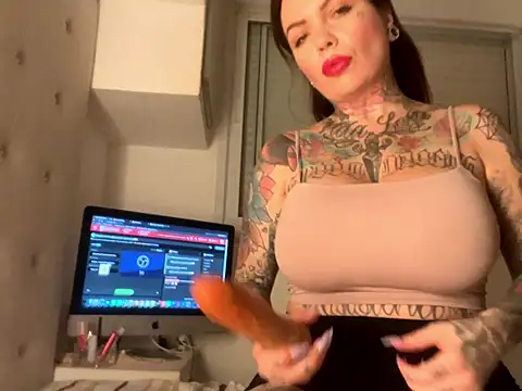 Snapshot of SabrinaRussel chatting on 7, 3, 2025 SabrinaRussel online show from 7, 3, 2025