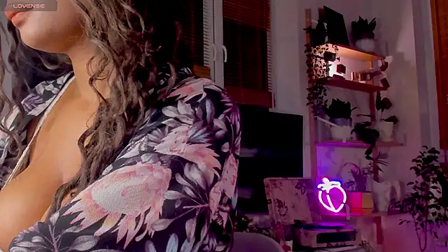 Snapshot of Ana_Peachy_ chatting on 17, 12, 2024 Ana Peachy  online show from 17, 12, 2024