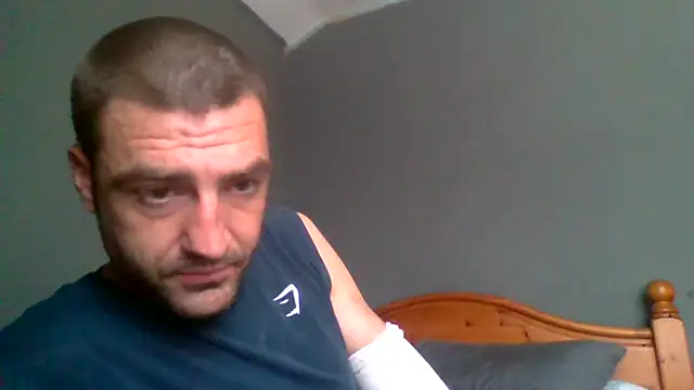 Snapshot of ThatGuyNextDoor1992 chatting on 18, 9, 2025 ThatGuyNextDoor1992 online show from 18, 9, 2025