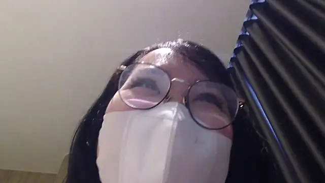 Snapshot of Onee-Chew chatting on 11, 10, 2025 Onee-Chew online show from 11, 10, 2025