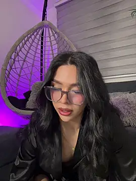 Samantha Bernardo online show from 17, 4, 2026