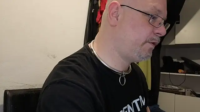 Snapshot of sklave-von-herrin-andrea chatting on 20, 5, 2026 sklave-von-herrin-andrea online show from 20, 5, 2026