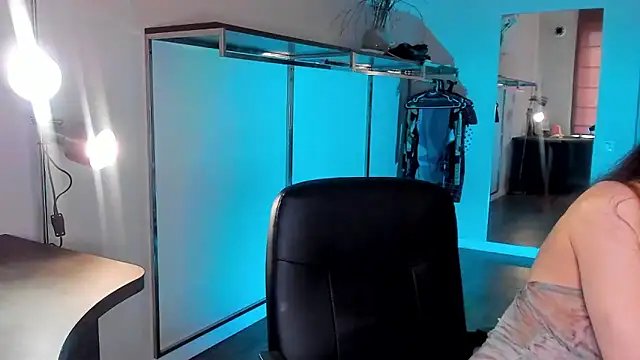 Mila Anders online show from 27, 3, 2026