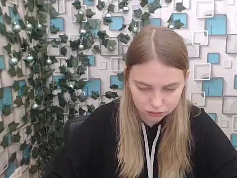 Snapshot of klerkarina chatting on 4, 1, 2025 klerkarina online show from 4, 1, 2025