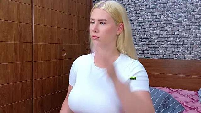 CuteBlondeMe online show from 18, 6, 2026