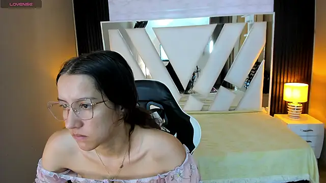 Linda4Petite online show from 5, 1, 2026