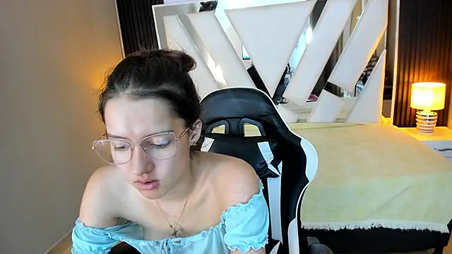 Linda4Petite online show from 7, 1, 2026