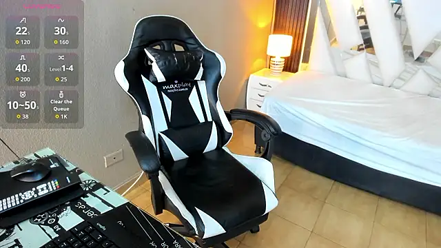 Linda4Petite online show from 11, 3, 2026