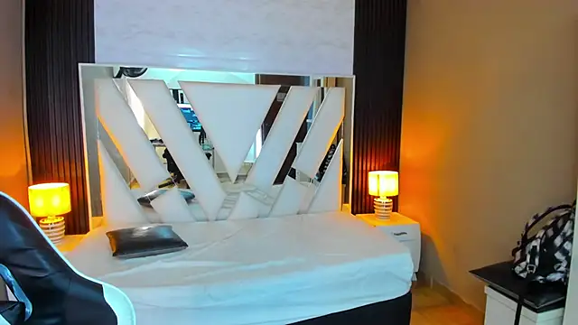 Linda4Petite online show from 30, 3, 2026