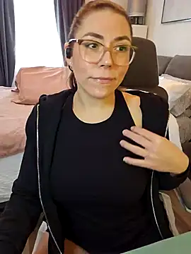 Ellie-L-Elizabeth online show from 3, 12, 2024