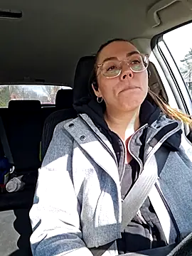 Ellie-L-Elizabeth online show from 8, 3, 2025