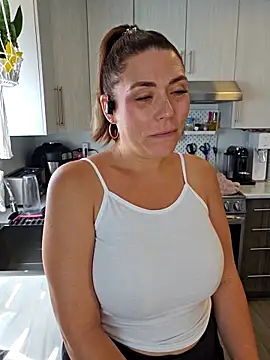 Ellie-L-Elizabeth online show from 8, 9, 2025