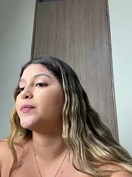 lunablossom  online show from 15, 1, 2025