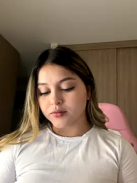 lunablossom  online show from 20, 12, 2025