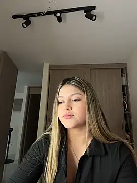 lunablossom  online show from 19, 2, 2026