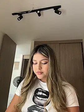 lunablossom  online show from 10, 4, 2026