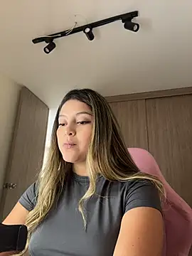 lunablossom  online show from 20, 4, 2026