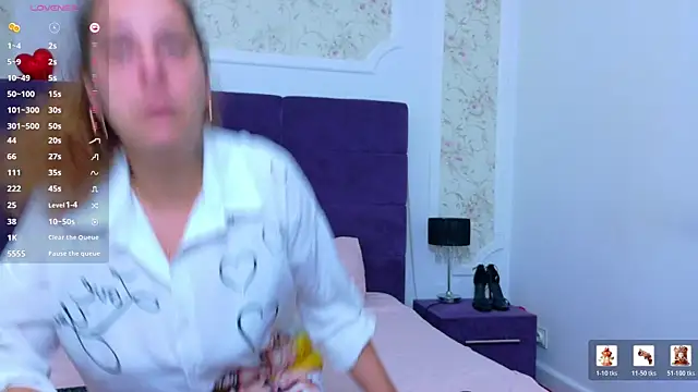 Snapshot of KarinaNoir chatting on 9, 7, 2026 KarinaNoir online show from 9, 7, 2026