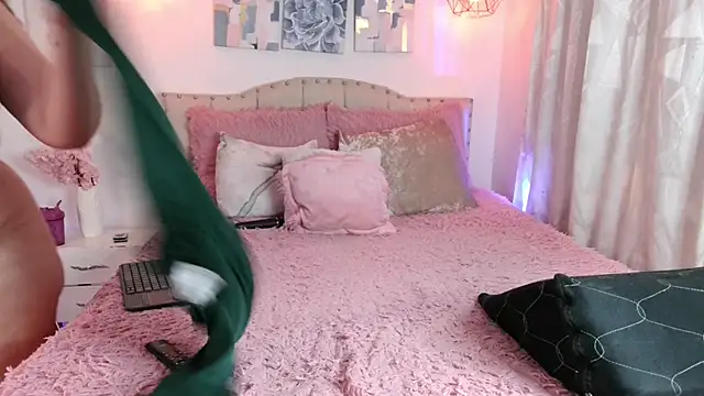 Dulce Morrys online show from 22, 2, 2025