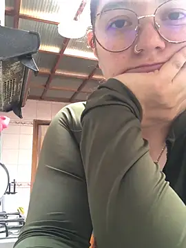 Snapshot of kayortiiz chatting on 15, 3, 2025 kayortiiz online show from 15, 3, 2025