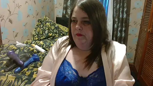 HouseWifeWhore Milf online show from 17, 2, 2026