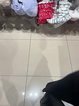 CrazzyChicks online show from 4, 12, 2025