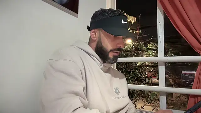 Snapshot of romeolovedark chatting on 31, 10, 2025 romeolovedark online show from 31, 10, 2025