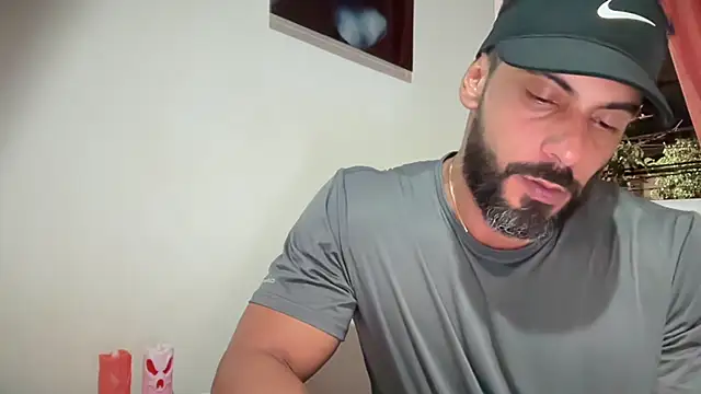 Snapshot of romeolovedark chatting on 8, 11, 2025 romeolovedark online show from 8, 11, 2025