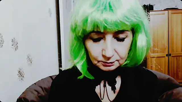 AnnieEltgant online show from 4, 12, 2025