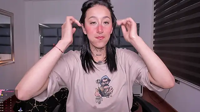 Snapshot of Mariana_Joness chatting on 4, 11, 2025 Mariana Joness online show from 4, 11, 2025