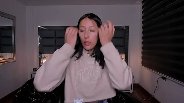 Snapshot of Mariana_Joness chatting on 11, 11, 2025 Mariana Joness online show from 11, 11, 2025