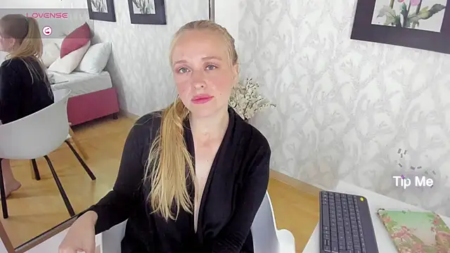 EmilySumer online show from 26, 12, 2024