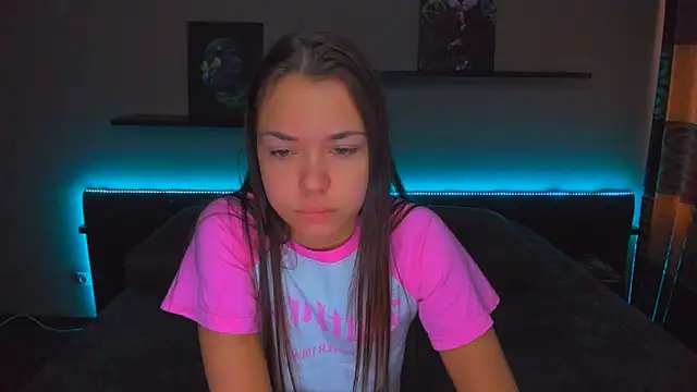 Snapshot of AlexaBarkley chatting on 8, 10, 2025 AlexaBarkley online show from 8, 10, 2025