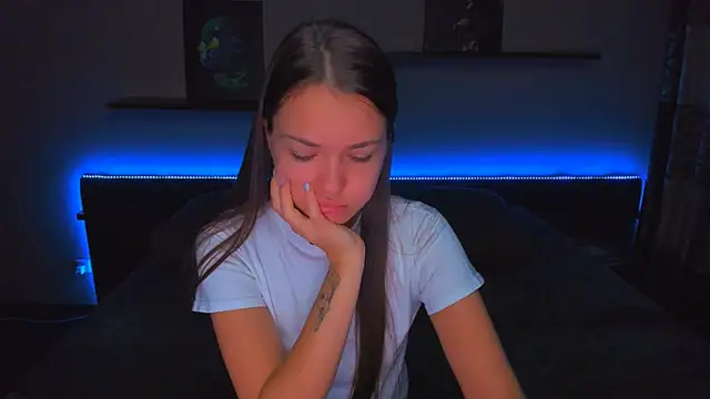 Snapshot of AlexaBarkley chatting on 4, 11, 2025 AlexaBarkley online show from 4, 11, 2025