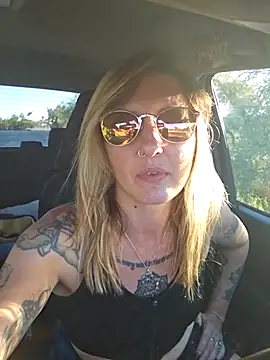 Snapshot of SheIsSomething chatting on 1, 12, 2025 SheIsSomething online show from 1, 12, 2025