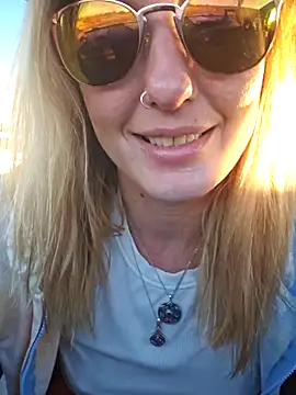 Snapshot of SheIsSomething chatting on 3, 12, 2025 SheIsSomething online show from 3, 12, 2025