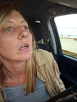 Snapshot of SheIsSomething chatting on 15, 12, 2025 SheIsSomething online show from 15, 12, 2025