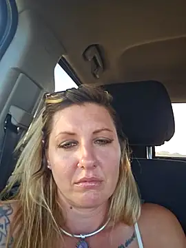 Snapshot of SheIsSomething chatting on 23, 2, 2026 SheIsSomething online show from 23, 2, 2026